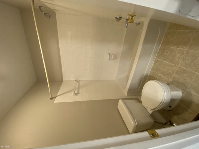 Building Photo - 2 br, 2.5 bath Townhome - Avery Close