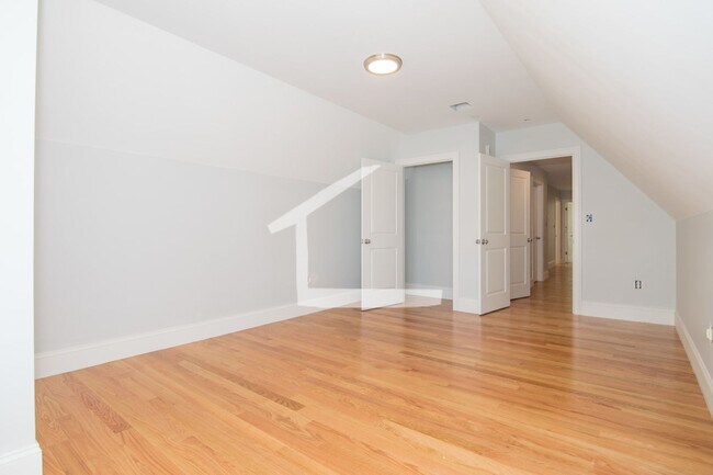 Building Photo - Fantastic 4-bed/2-bath in Brighton for 9/1