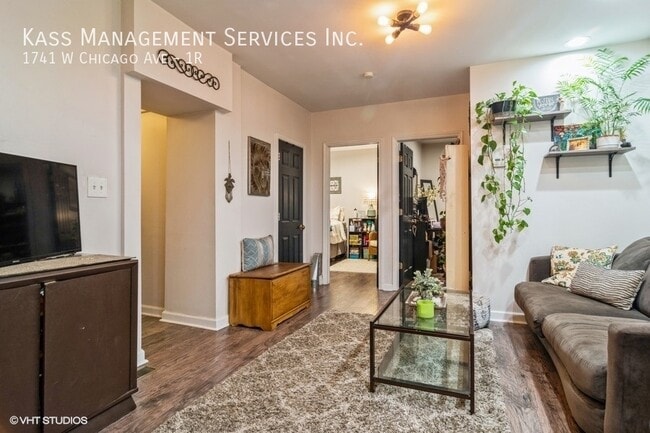 Photo - 1741 W Chicago Ave Apartment