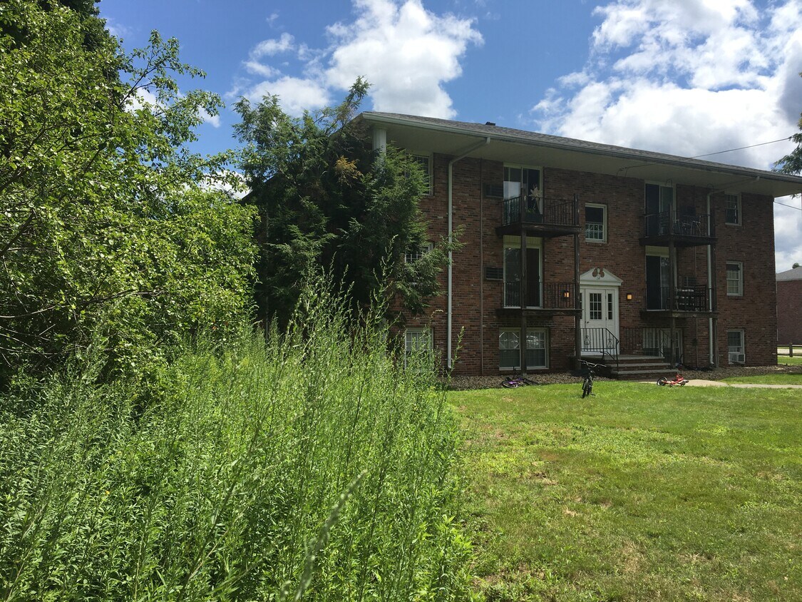 Exterior view of the unit and the balcony. - 12 Woodman Way