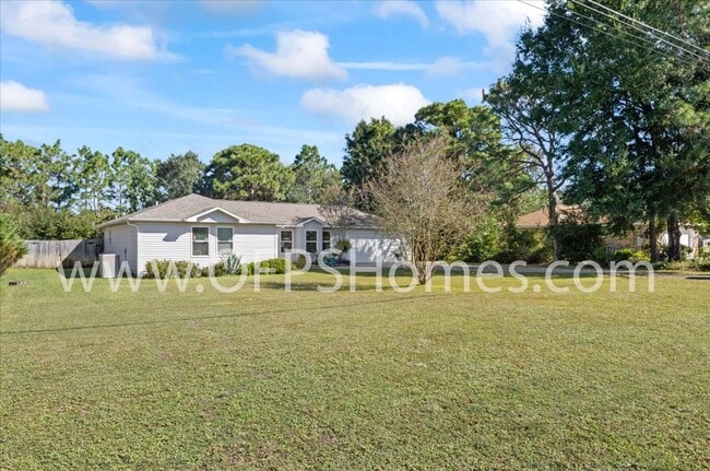 Building Photo - Home in Holley By the Sea