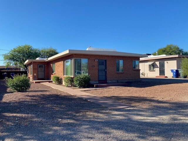 Foto principal - 2718 E Linden St