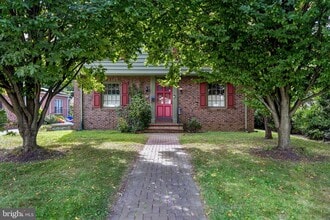 Building Photo - 6 E Chestnut St