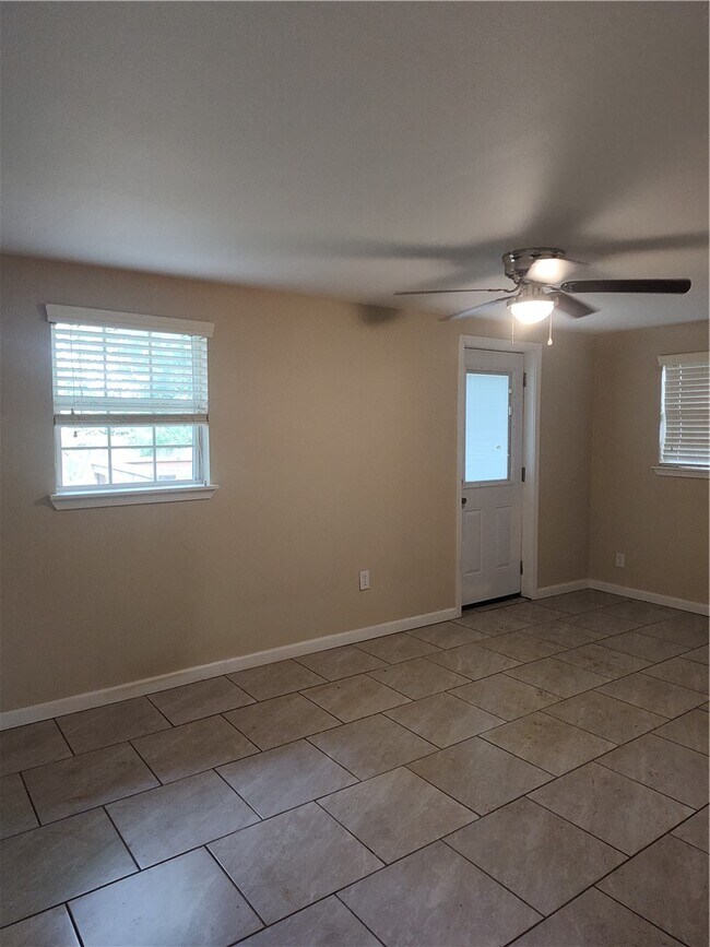 Foto del edificio - 1121 S W Ave