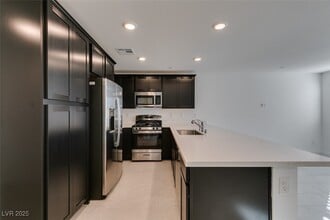 Building Photo - 10777 Paget Ct