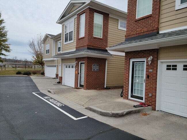 Building Photo - 6203 Regency Ct