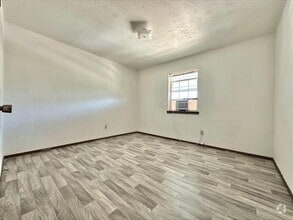Building Photo - 302 Calhoun Dr