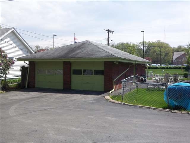 Garage - 3901 N 52nd St