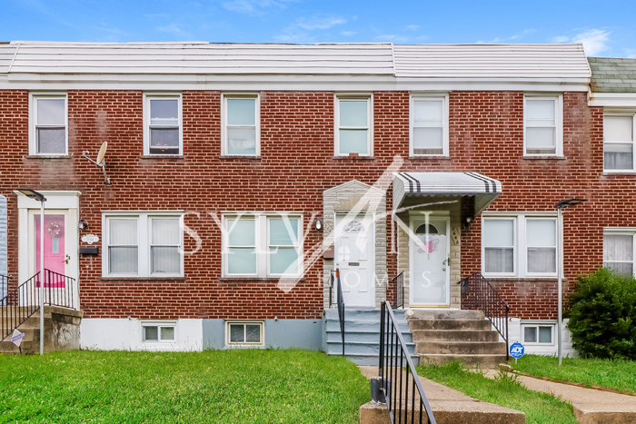 Primary Photo - Enjoy low-maintenance living in this 2 bed...