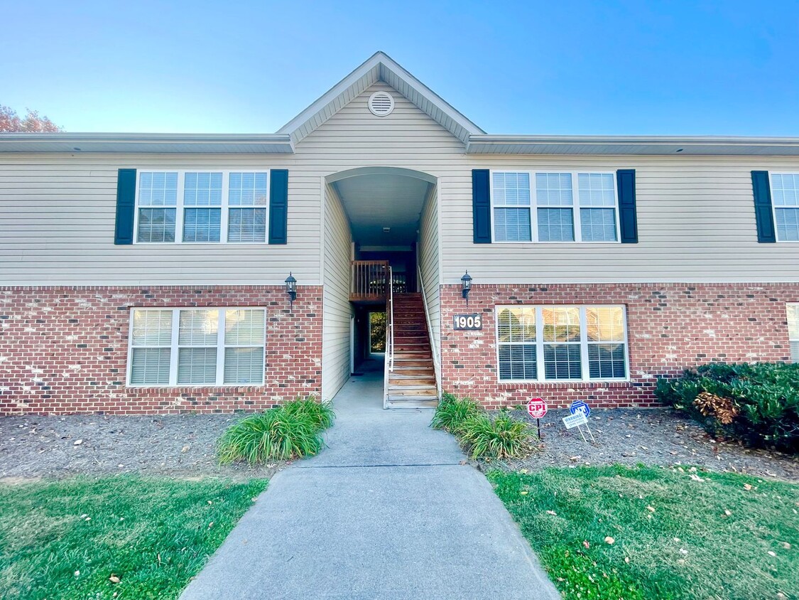 Primary Photo - Cute 2 Bed 2 Bath Apartment Located in Win...