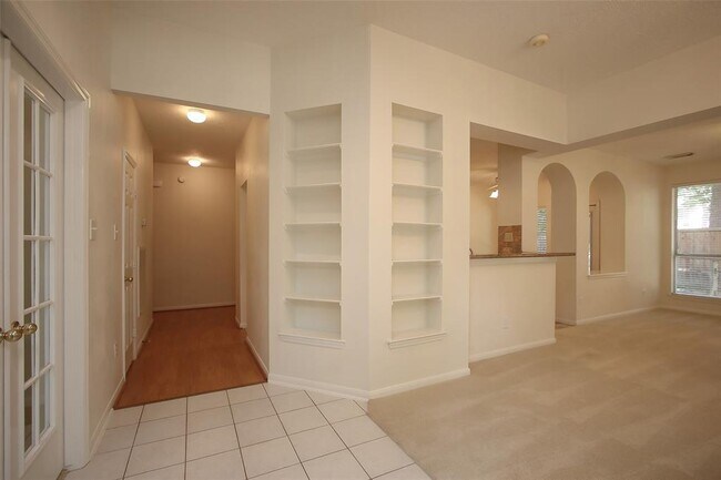 Building Photo - 22 S Avonlea Cir