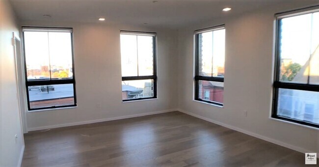 Building Photo - 9-11 Burney St