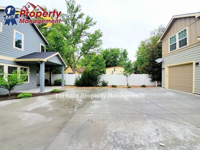 Building Photo - 348 E Idaho St
