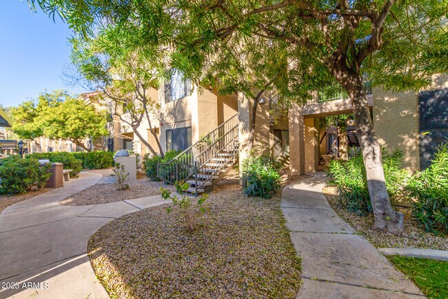 Foto del edificio - 4925 E Desert Cove Ave