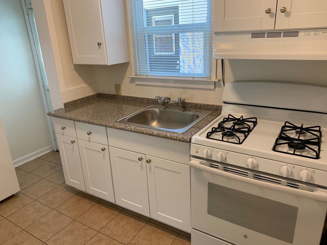 Foto del edificio - 1 br, 1 bath House - 751 Fifth Street