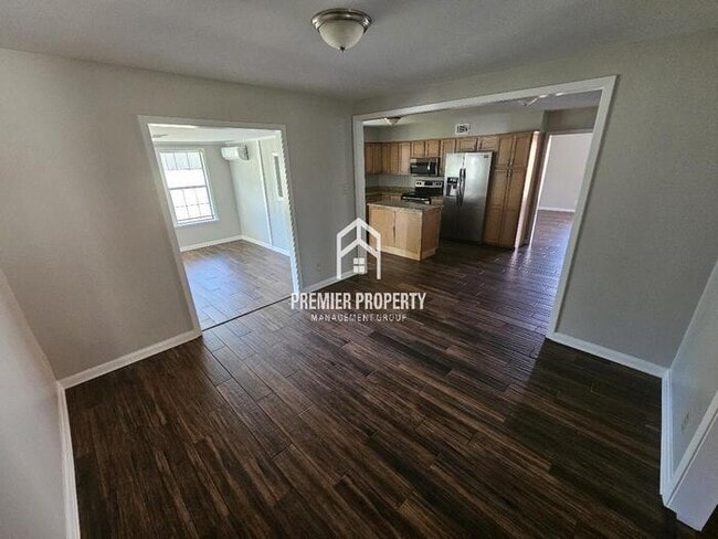 Building Photo - 1561 W Churchill Downs
