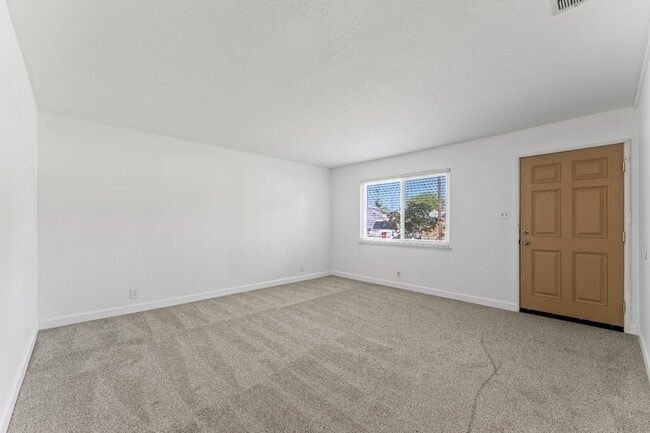 Building Photo - 6033 Westbrook Dr
