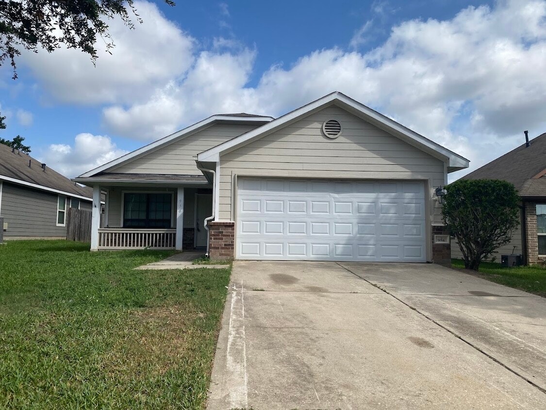 Primary Photo - 956 Oak Falls Dr
