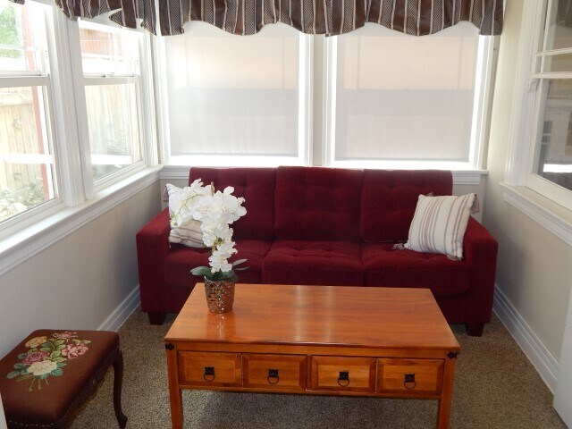 Building Photo - 2 bed/ 1 bath/ 1 car garage and storage in...