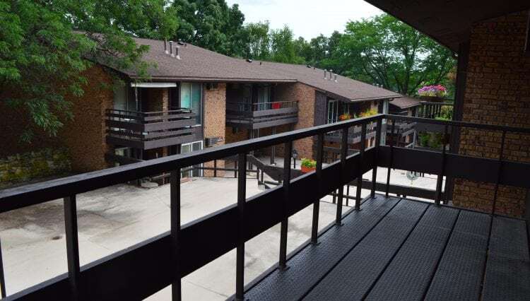 Foto principal - 6245 Charing Cross Ln
