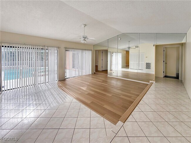 Foto del edificio - 9701 Galley Ct