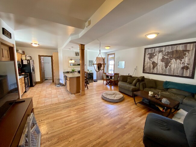 Foto del edificio - 1214 W Nelson St