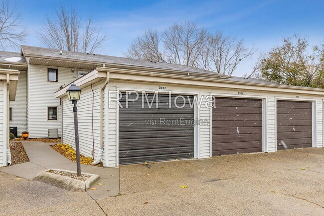 Building Photo - 2079 NW Hickory Ln