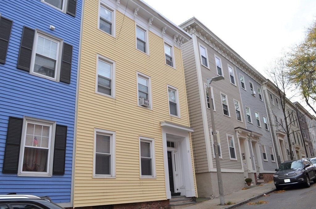 Primary Photo - 37 Mystic St