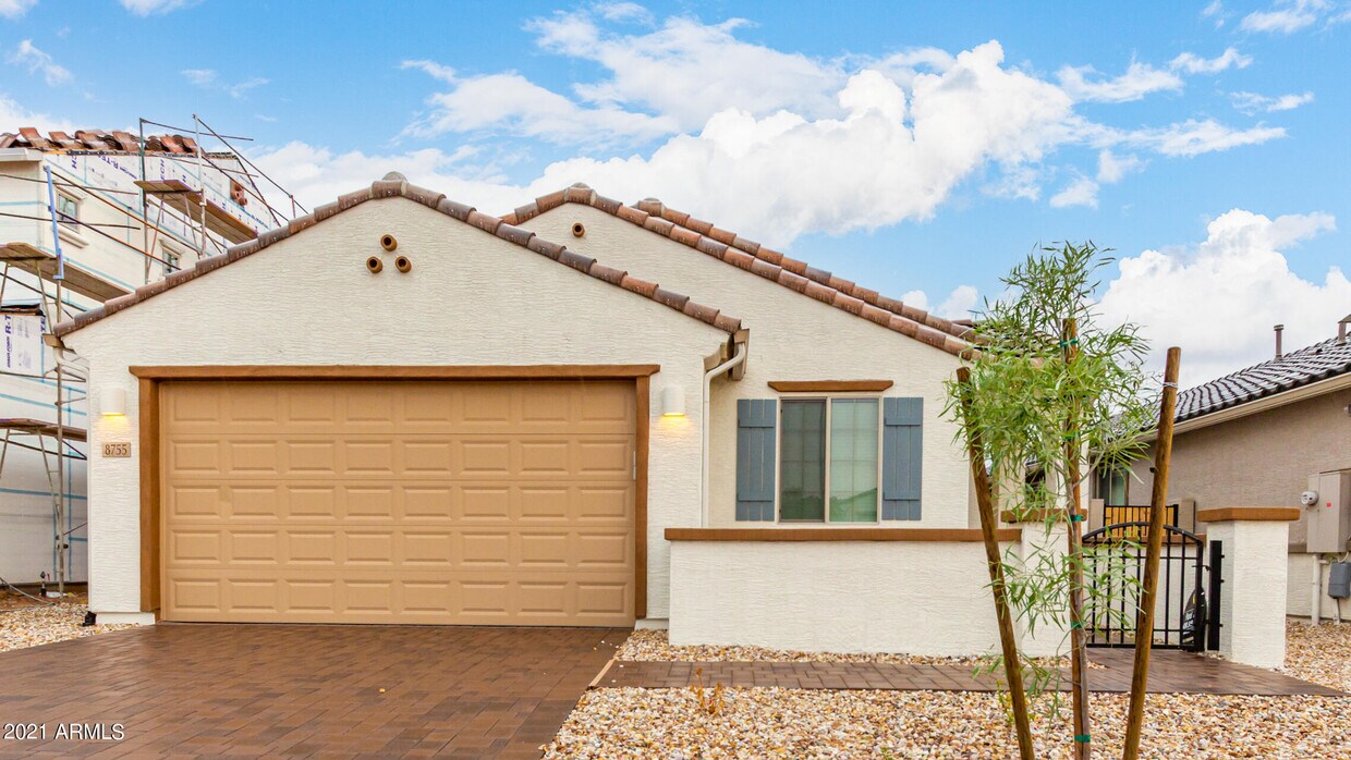 Foto principal - 8755 W Solano Dr