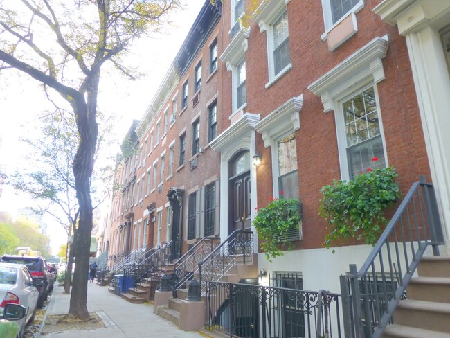 Building Photo - 353 W 19th St