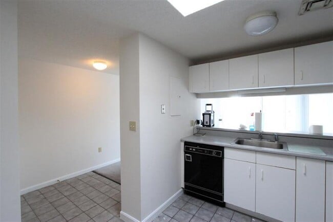 Building Photo - 155 Beacon St