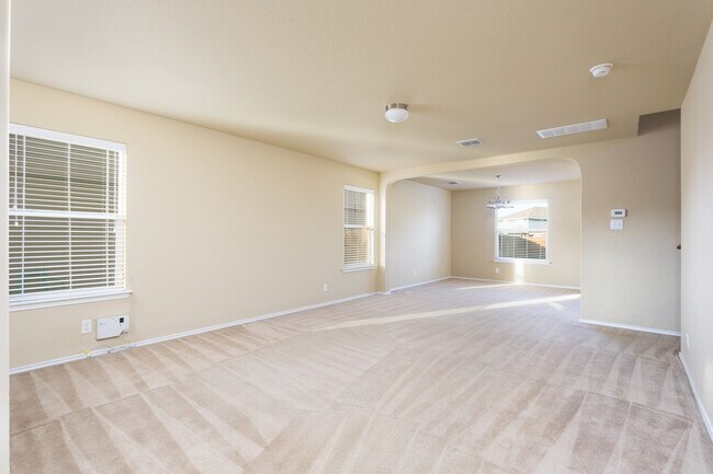 Building Photo - Lawn Maintenance Included! 3 bedroom located in Redbird Ranch! Amazing community Amenities