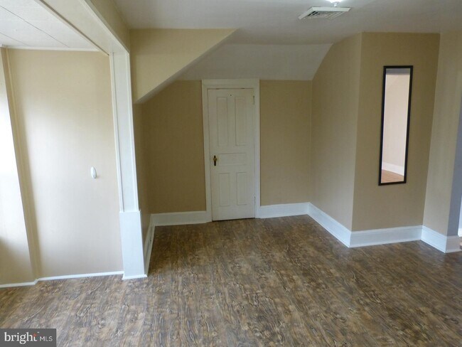 Building Photo - 225 W Garfield Ave