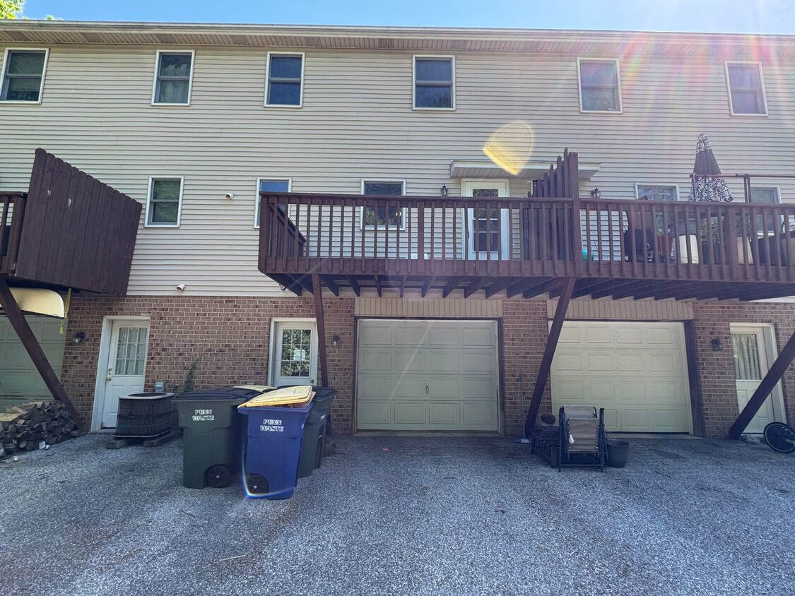 Building Photo - Single Family Townhouse