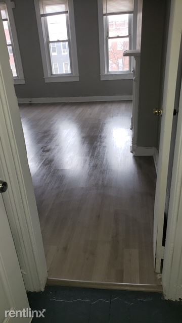 Building Photo - 1 br, 1 bath Triplex - 710 N Fulton Ave 3r...