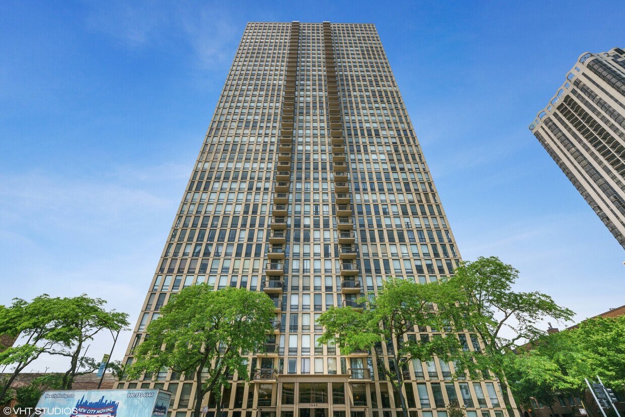 Foto principal - 1660 N La Salle Dr