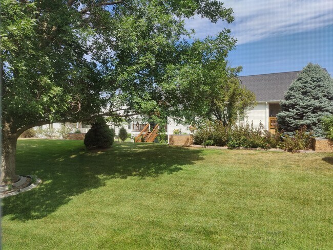 view of back commons area - 7335 Collister Rd