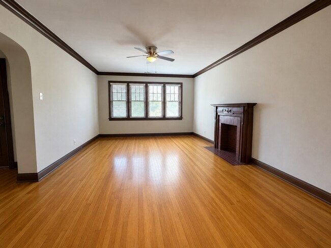 Foto del edificio - 7305 Pershing Ave