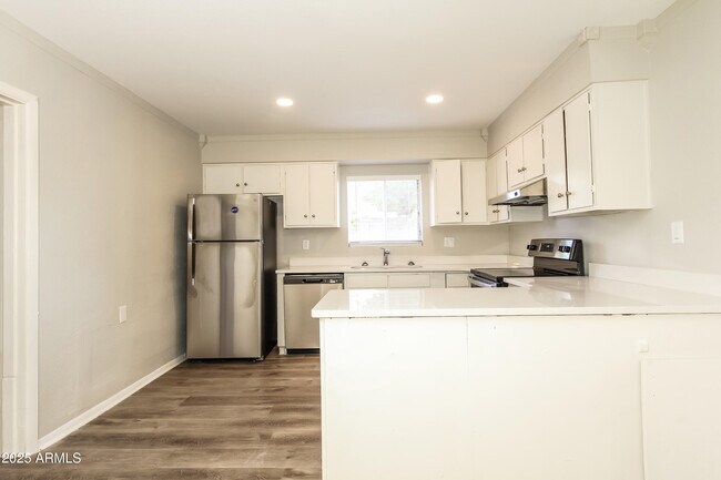 Building Photo - 5501 N 68th Ave