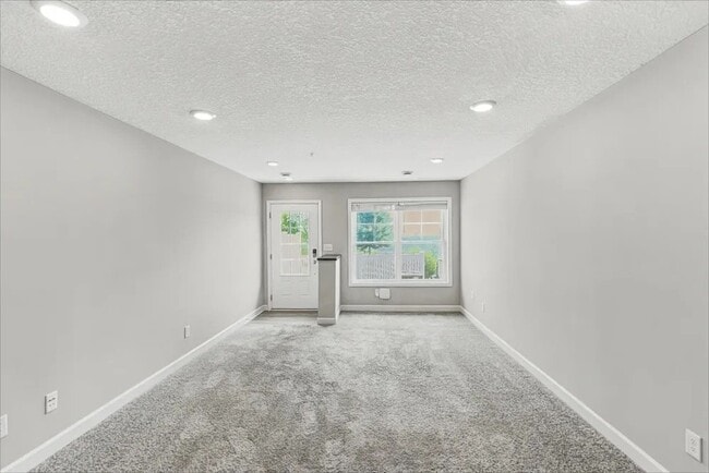 Building Photo - 10948 Yalta St NE