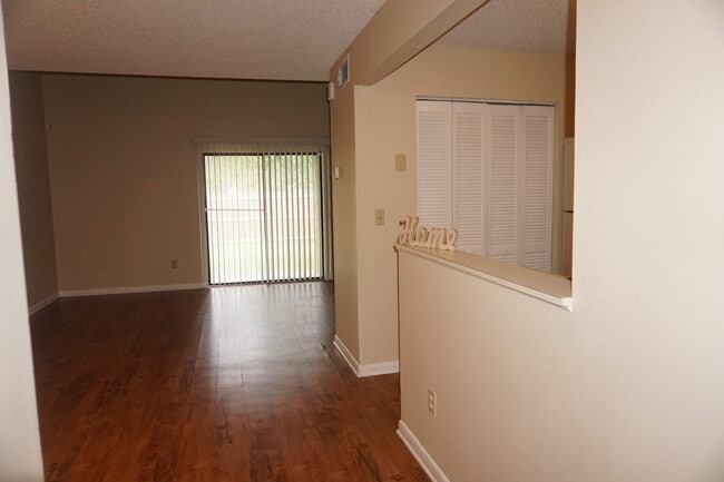 Building Photo - 2 bedroom townhome on Westside