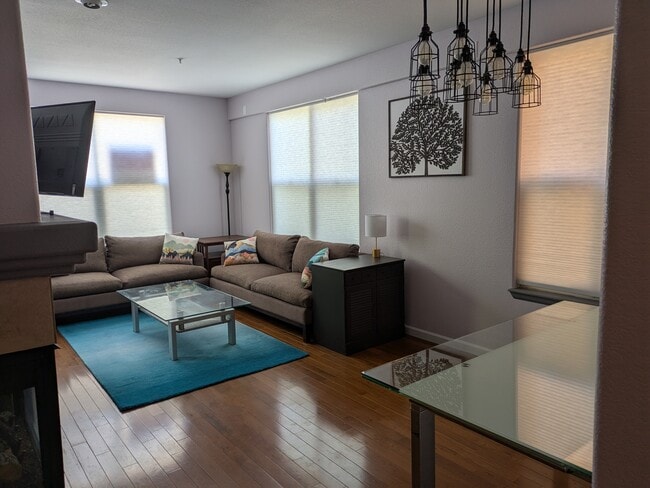 Living/dining room - 1727 N Pearl St