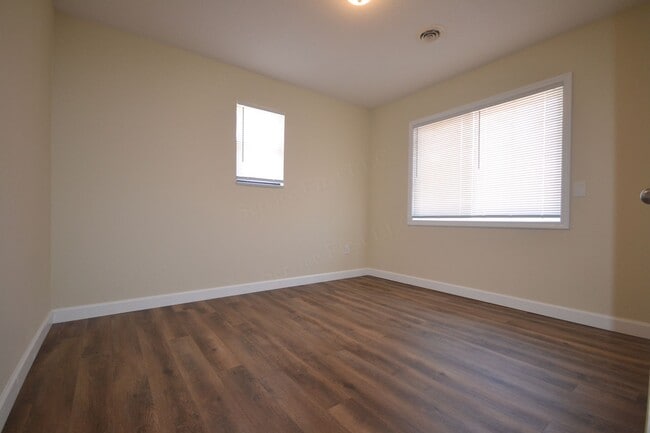 Building Photo - Bearcat Apartment