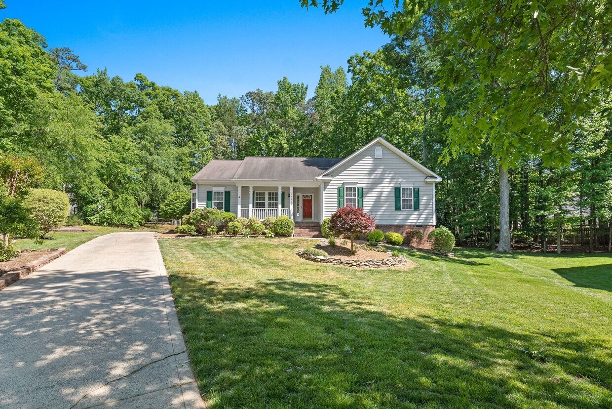 Primary Photo - (Coming Soon) 3 Bedroom w/ 2 car Garage (L...