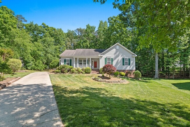 3 Bedroom w/ 2 car Garage (Landscaping is ... - 3 Bedroom w/ 2 car Garage (Landscaping is ... House