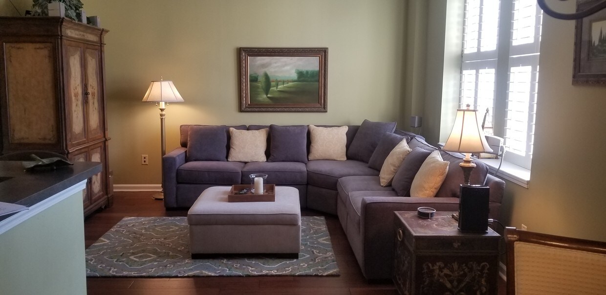 TV: de estar principal, Sistema de sonido estéreo - 800 Peachtree St NE