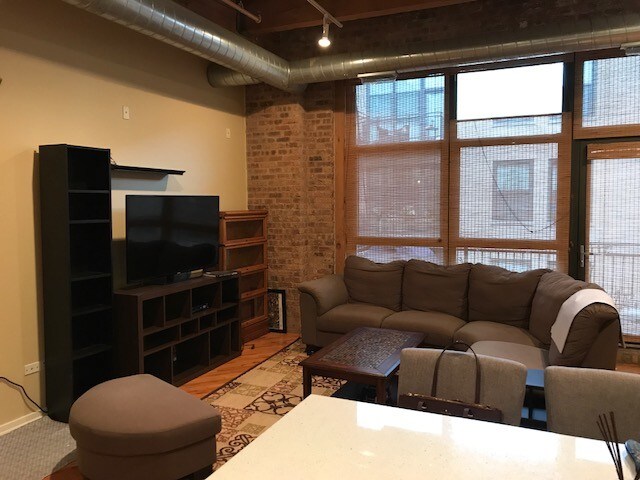 Living room - 1040 W Adams St