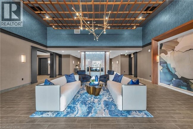 Building Photo - 460 Dundas St E