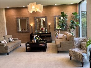 Building Photo - 49 Briar Hollow Ln