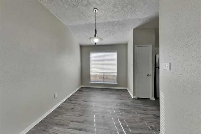 Building Photo - 10439 Lazy Meadows Dr